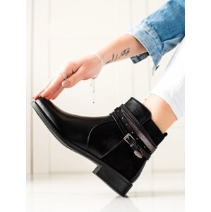 Výborné dámské černé  kotníčkové boty na plochém podpatku