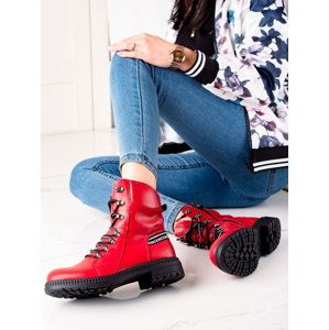 Moderní dámské červené  kotníčkové boty na plochém podpatku