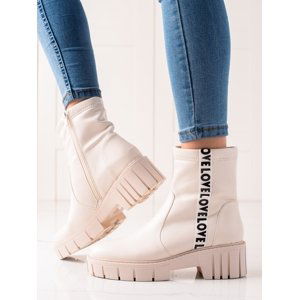 Trendy dámské  kotníčkové boty hnědé na plochém podpatku