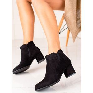 Klasické černé  kotníčkové boty dámské na širokém podpatku