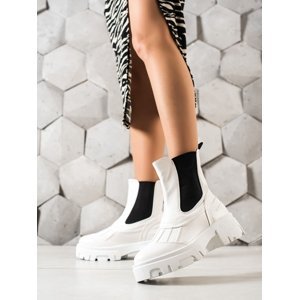 Klasické dámské  kotníčkové boty bílé na plochém podpatku
