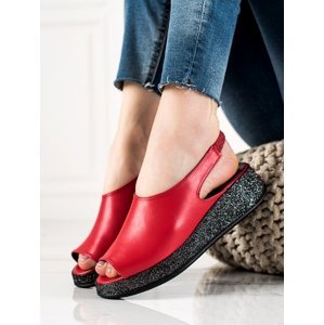 Exkluzívní dámské červené  sandály na klínku