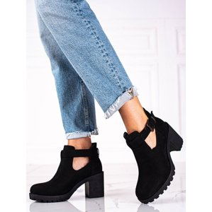 Komfortní černé dámské  kotníčkové boty na širokém podpatku