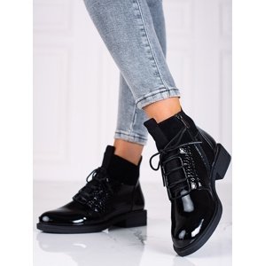 Originální  kotníčkové boty dámské černé na plochém podpatku