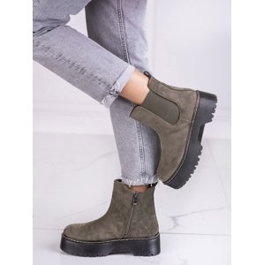 Trendy dámské zelené  kotníčkové boty na plochém podpatku