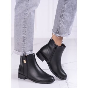 Pohodlné dámské  kotníčkové boty černé na plochém podpatku