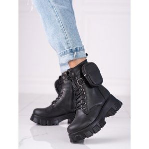Trendy černé dámské  kotníčkové boty na širokém podpatku