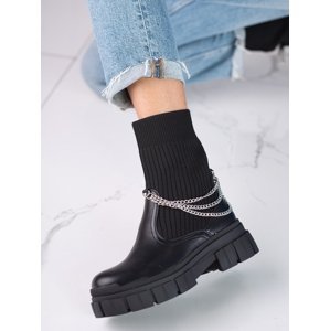 Trendy černé dámské  kotníčkové boty na plochém podpatku