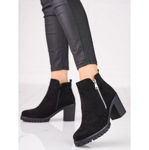Komfortní dámské  kotníčkové boty černé na širokém podpatku