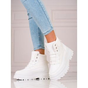 Módní bílé dámské  kotníčkové boty na plochém podpatku