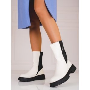 Exkluzívní dámské bílé  kotníčkové boty na plochém podpatku