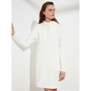 Bílé mikinové šaty s kapucí Trendyol
