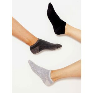 Sada tří párů kotníkových ponožek v šedé a černé barvě CAMAIEU