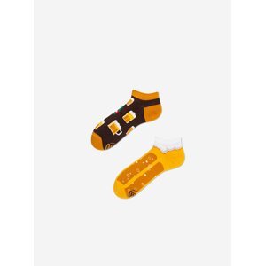 Hnědo-žluté unisex vzorované kotníkové ponožky Many Mornings Craft Beer