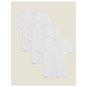 Sada tří bílých pánských triček pod košili s výstřihem do V a technologií Cool & Fresh™ Marks & Spencer