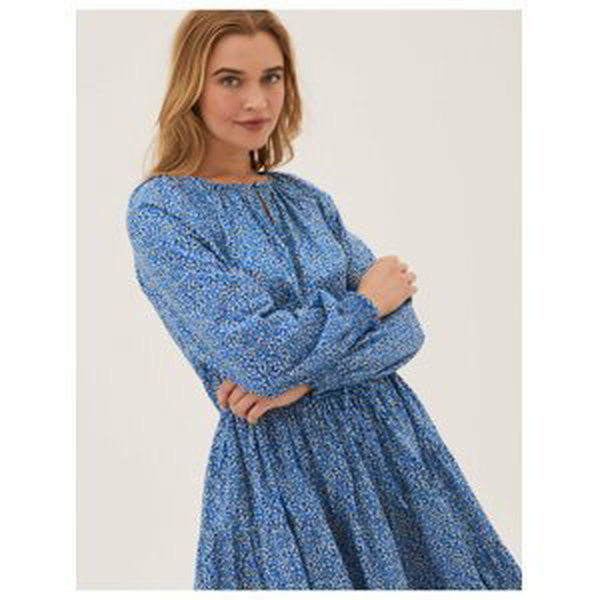 Šaty se zvýrazněným pasem a drobným květinovým vzorem, z čisté bavlny Marks & Spencer modrá