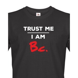 Pánské tričko s potiskem Trust me I am Bc - dárek pro bakaláře
