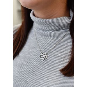 Stříbrný náhrdelník s krystaly Swarovski bílá kytička 72010.1