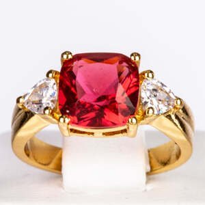 Pozlacený Slitinový Prsten s Červeným Emporia® Křišťálem, Velikost: 49-48