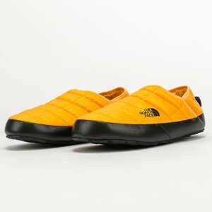 Pantofle The North Face Men's Thermoball Traction Mule V summit gold / tnf black