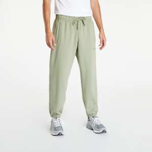 Kalhoty New Balance Athletics Nature State Sweatpant Olive Leaf