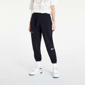 Kalhoty New Balance Essentials Sweatpant Black