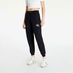 Tepláky CALVIN KLEIN JEANS Monologo Cuffed Joggers Černé